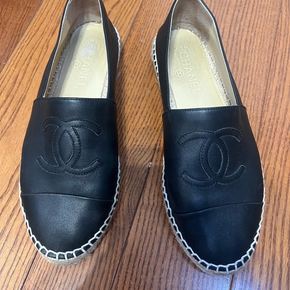 Chanel black lambskin espadrille flats